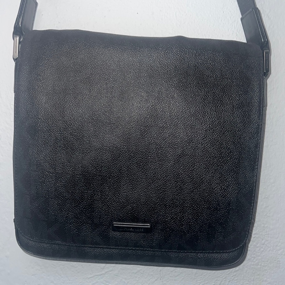 Nice bag fits things you need.